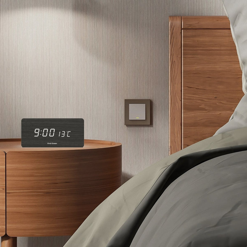 Houten Digitale Wekker met Draadloos Opladen - Wekkers Digitaal - Thermometer Functie - Alarm - QI Wireless Charger